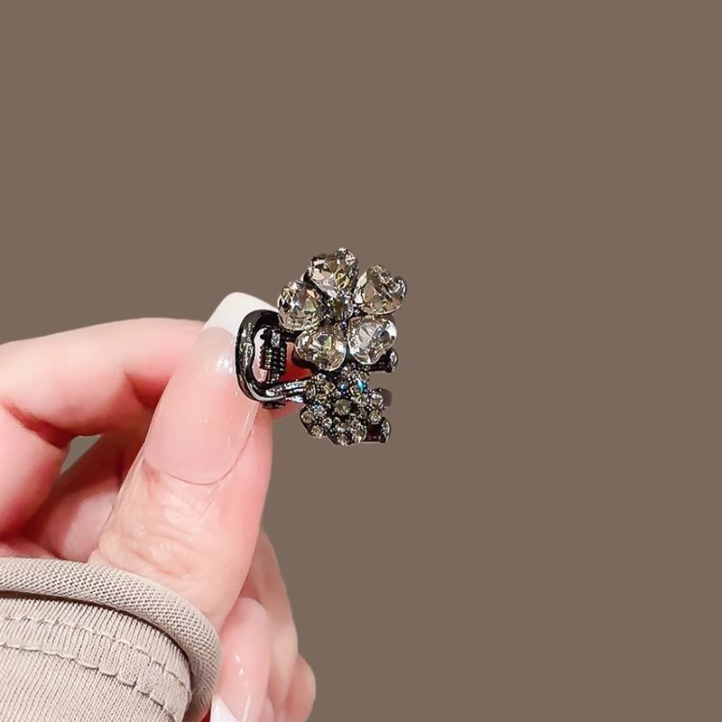 Wykwintna spinka do włosów z k – Hi Tech Accessories recenzja i cena